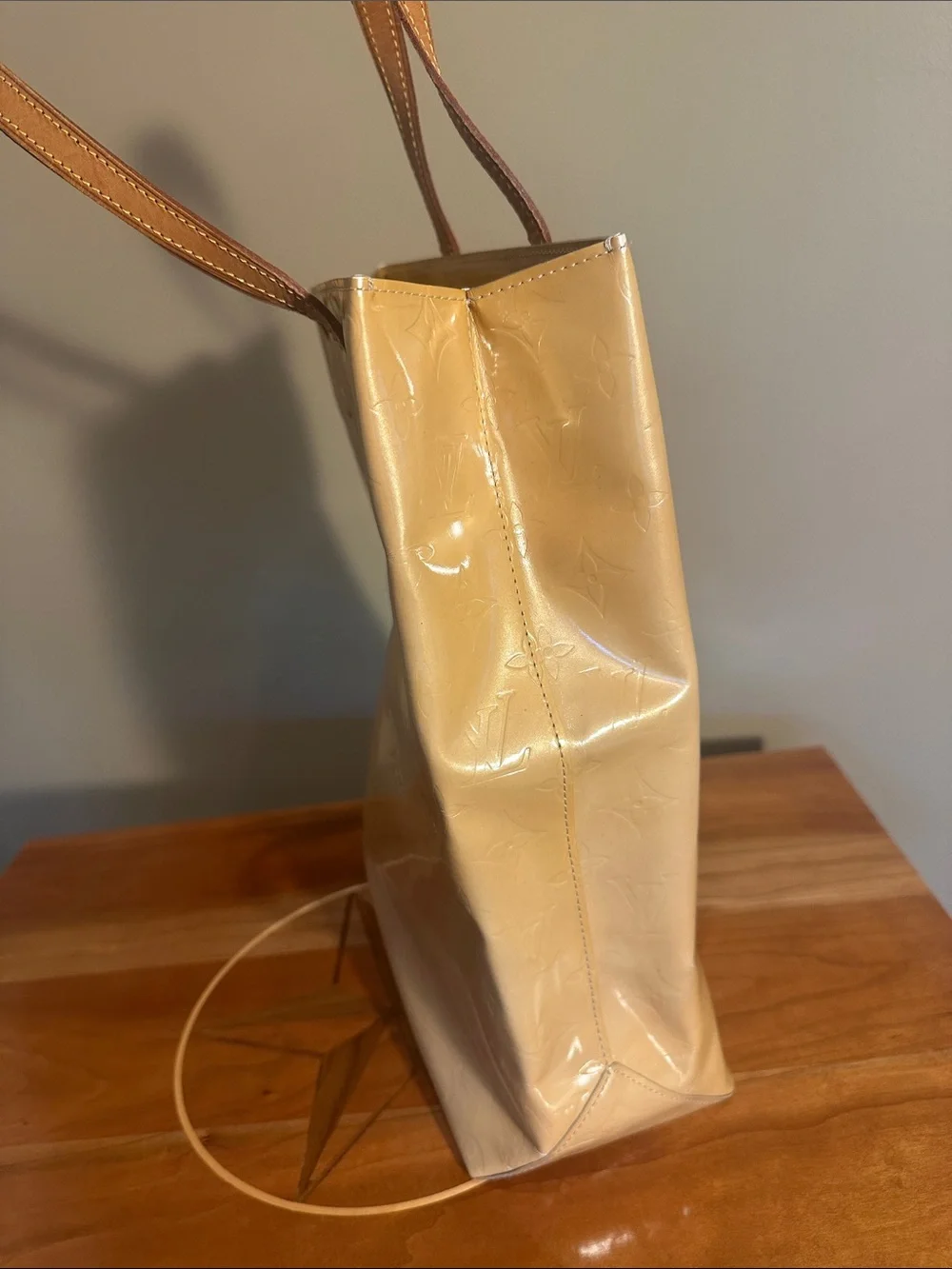 Authentic Louis Vuitton  Reade PM in Monogram Peppermint Vernis,
